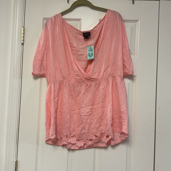 NWT Torrid light pink v neck lightweight blouse top 2X - Picture 2 of 8
